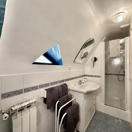La Roseraie לינה וארוחת בוקר *