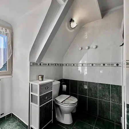 La Roseraie Bed and Breakfast