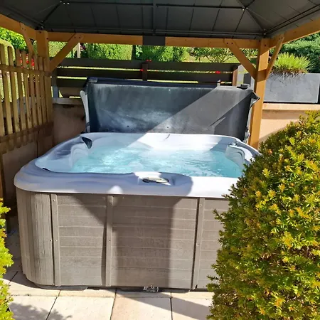 La Roseraie Bed and Breakfast