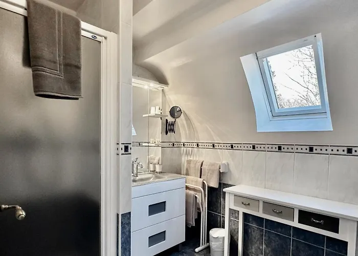 Couette-café La Roseraie 4*